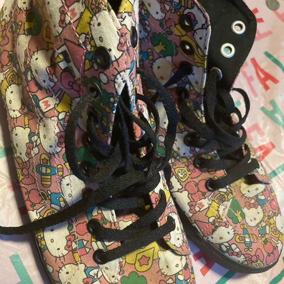 hello kitty vans - Picture 2 of 2